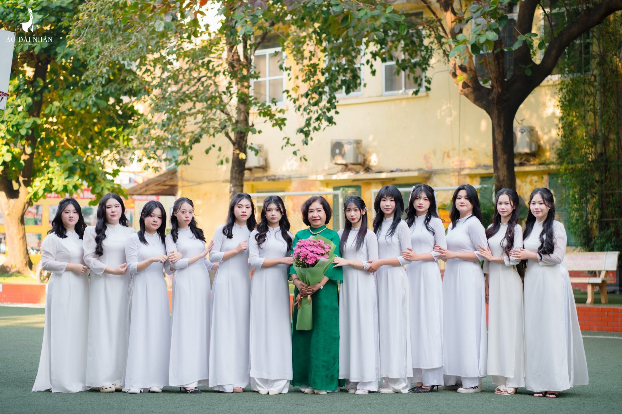 Cho thuê áo dài kỷ yếu