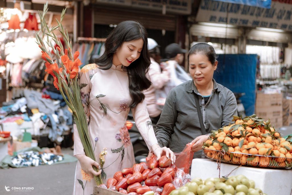 Chụp ảnh áo dài đẹp, uy tín, chuyên nghiệp tại chợ Đồng Xuân (1)