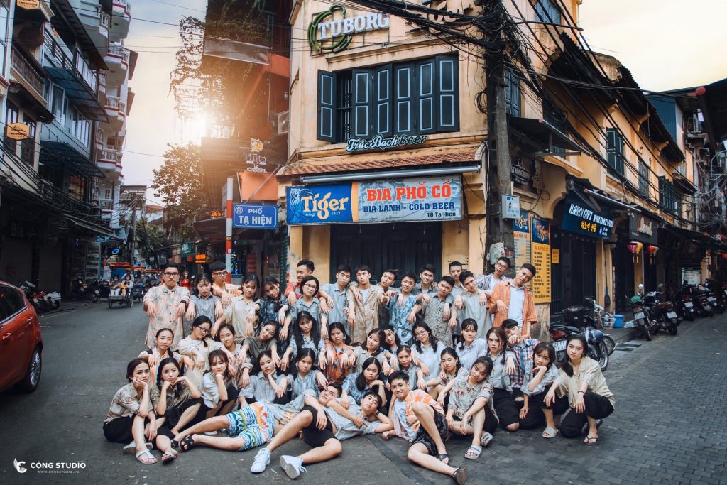 Chụp ảnh kỷ yếu tại Hồ Hoàn Kiếm - Concept THời Bao Cấp