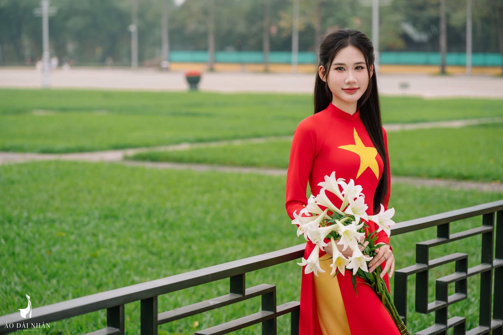 THUÊ ÁO DÀI CỜ ĐỎ SAO VÀNG TẠI HÀ NỘI