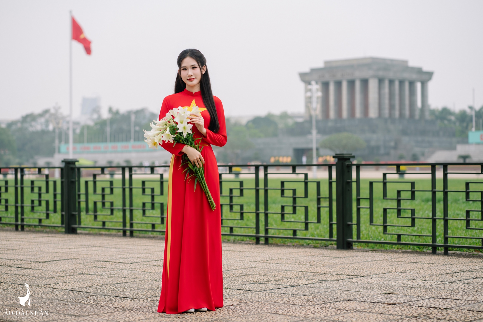 THUÊ ÁO DÀI CỜ ĐỎ SAO VÀNG TẠI HÀ NỘI (3)