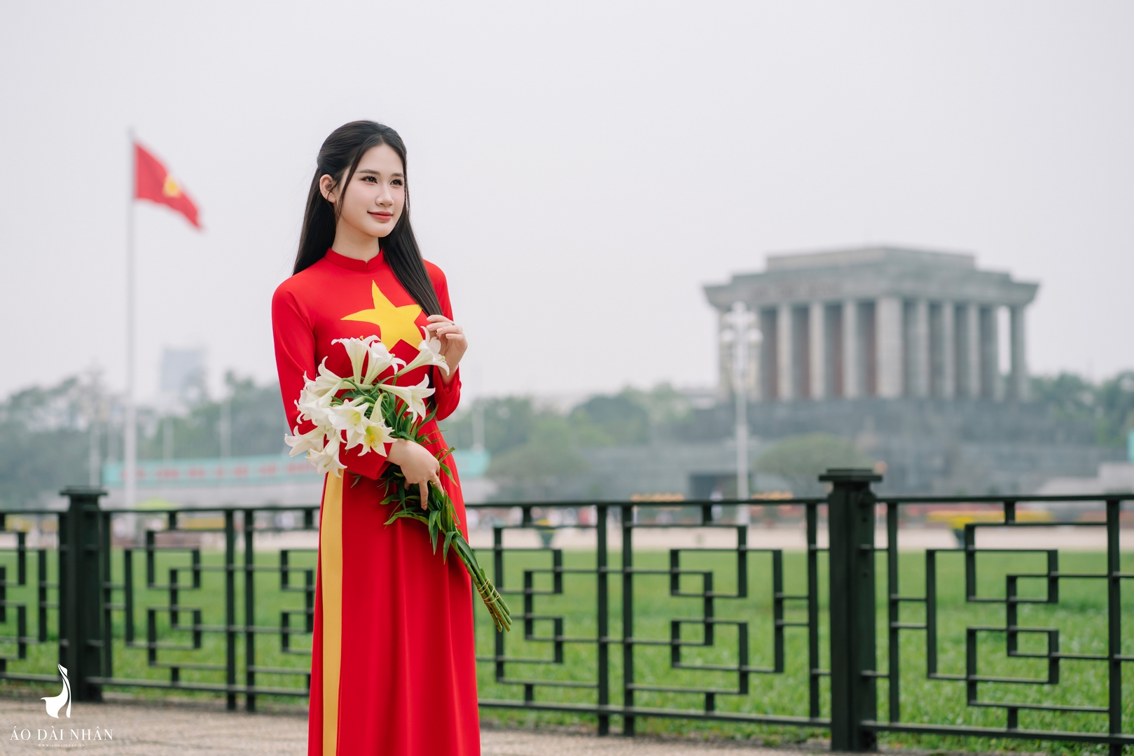 THUÊ ÁO DÀI CỜ ĐỎ SAO VÀNG TẠI HÀ NỘI (4)