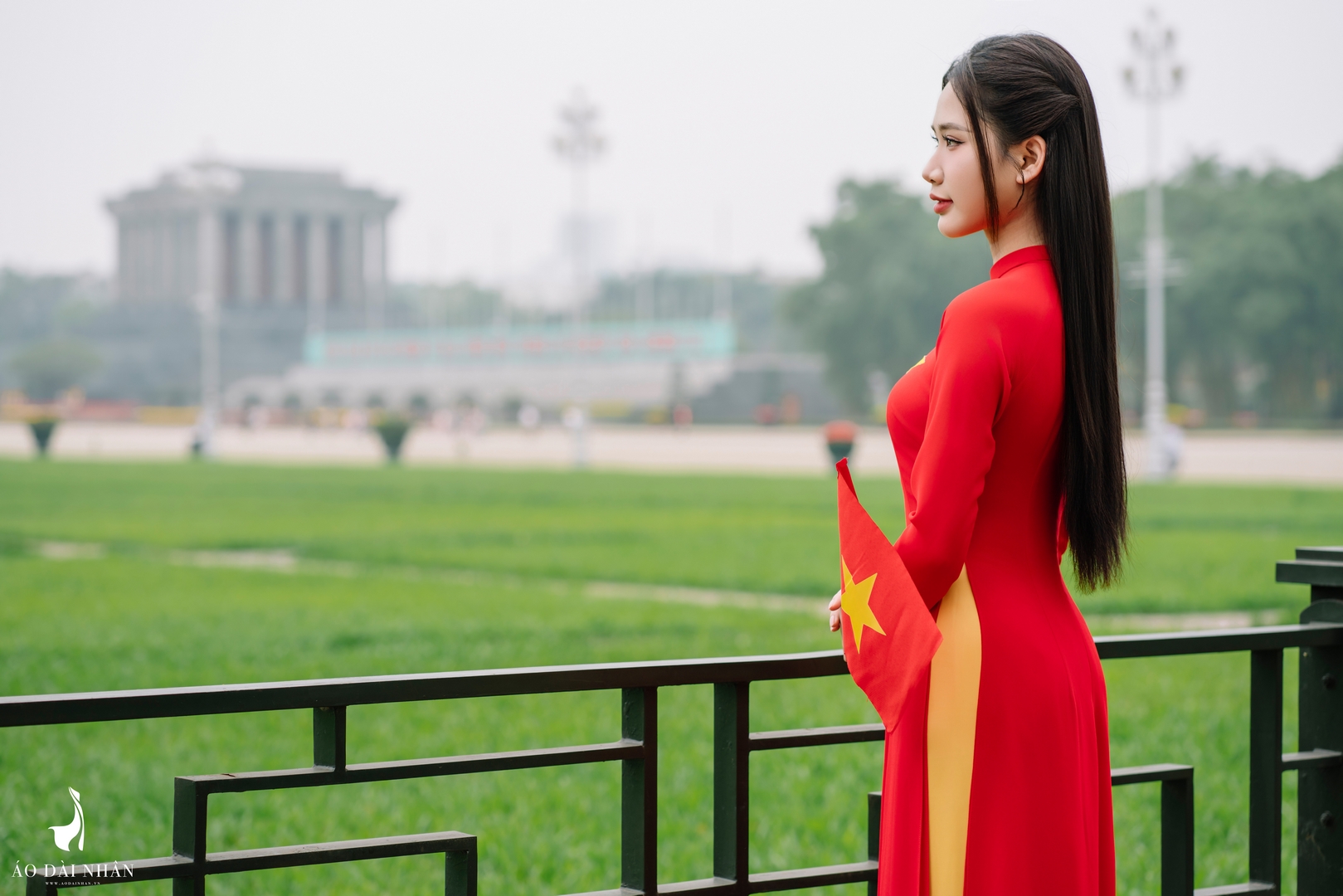 THUÊ ÁO DÀI CỜ ĐỎ SAO VÀNG TẠI HÀ NỘI (5)