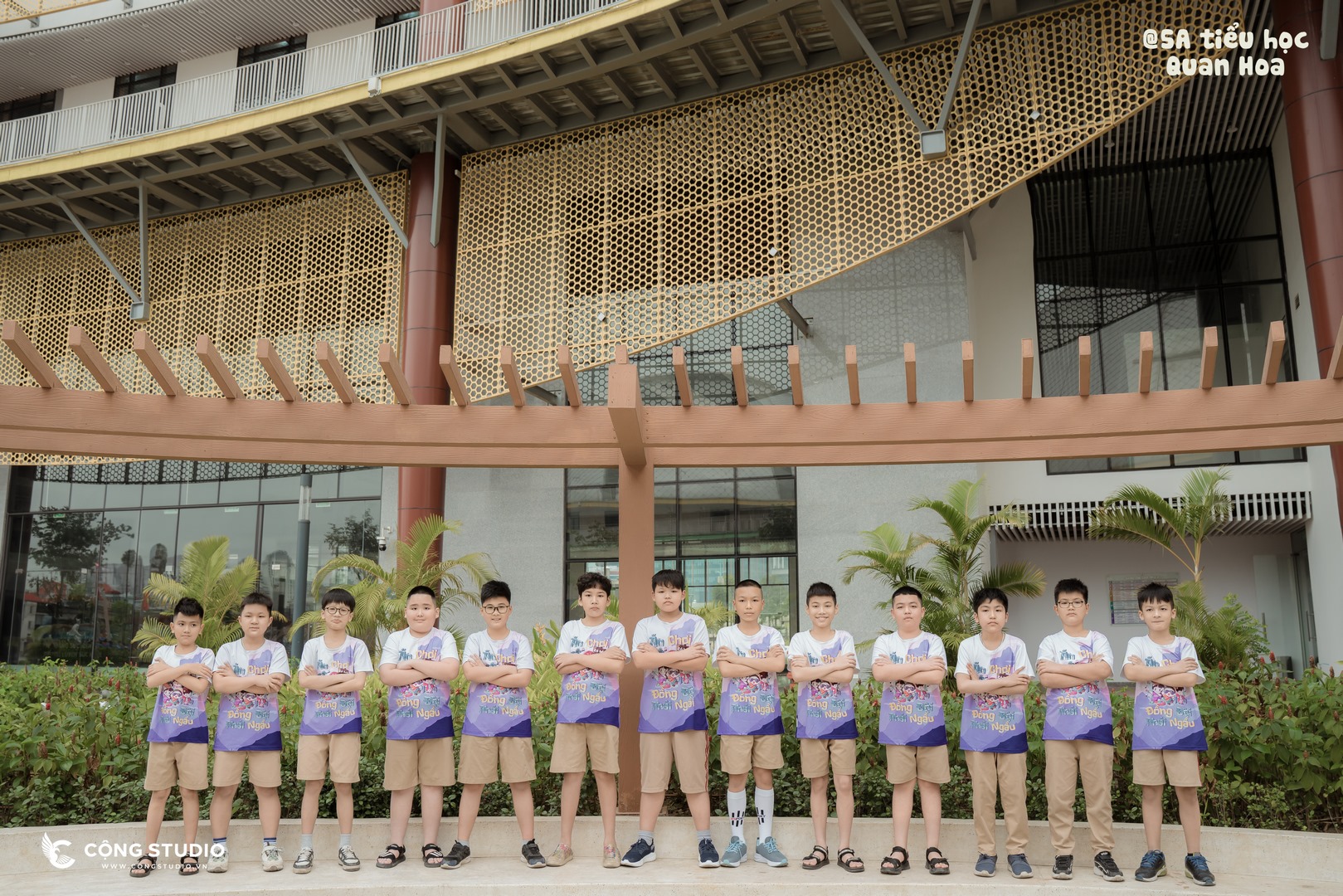 Chụp Ảnh Kỷ Yếu Cấp 1 Concept Áo Lớp (3)