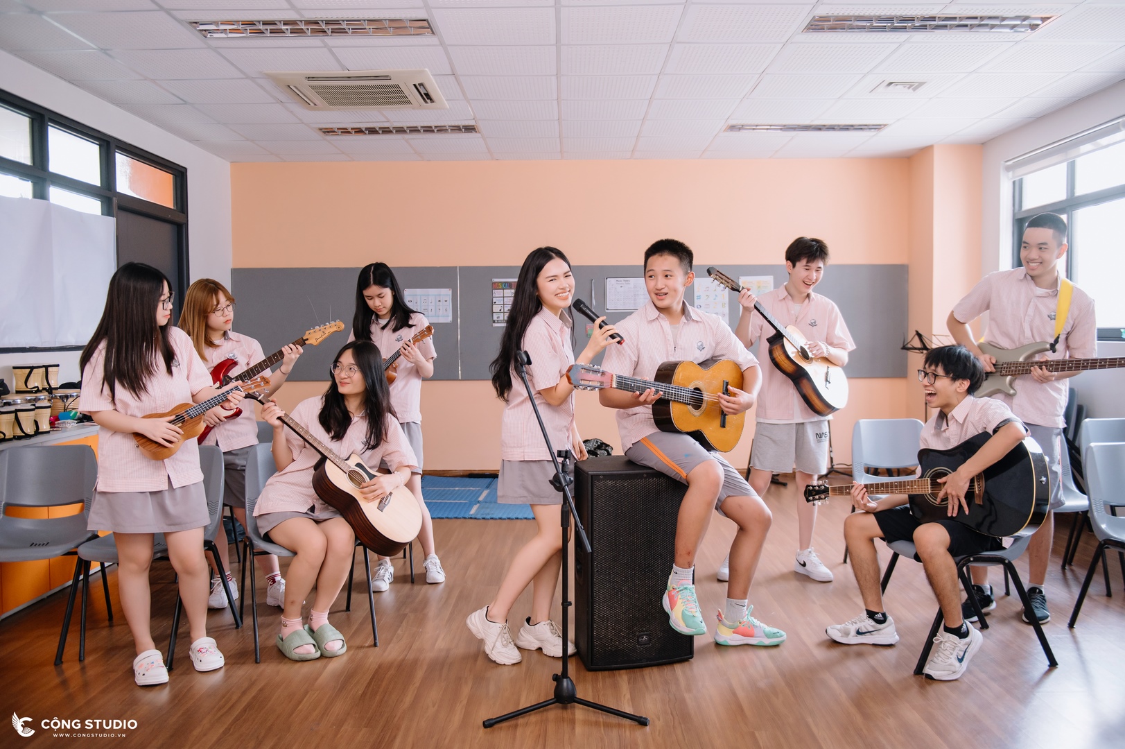 Chụp ảnh kỷ yếu concept School