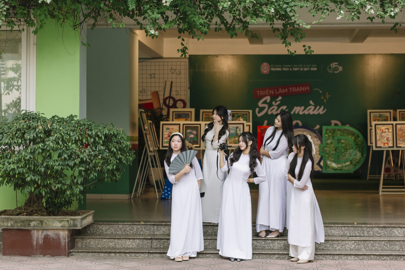 Thuê áo dài trắng tại Hà Nội 