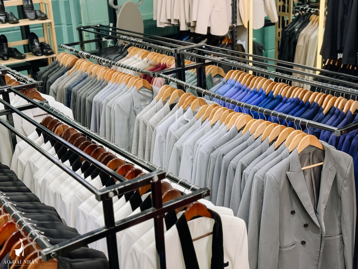 Thuê vest kỷ yếu vest khai giảng tại Áo Dài Nhân 