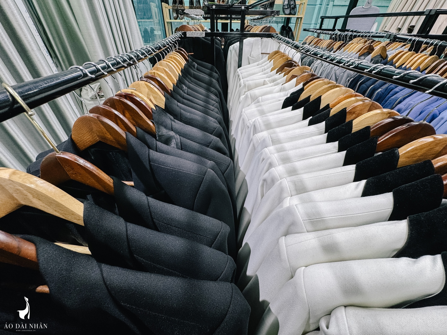 Showroom Áo Dài Nhân Cho Thuê Vest