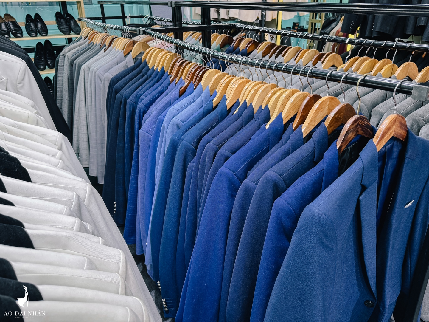 Showroom Áo Dài Nhân Cho Thuê Vest