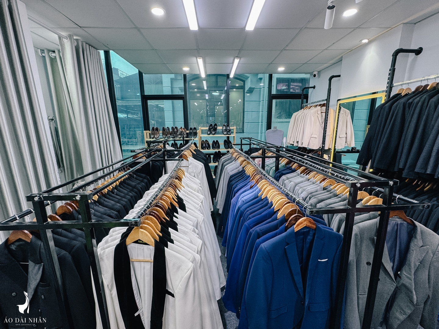 Showroom Áo Dài Nhân Cho Thuê Vest