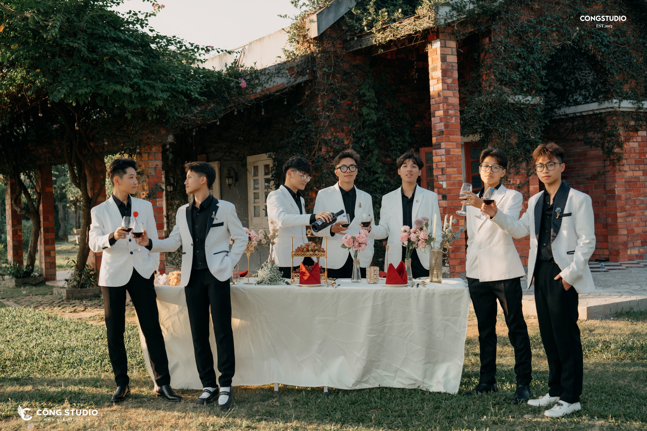 Chụp ảnh kỷ yếu - Cộng Studio