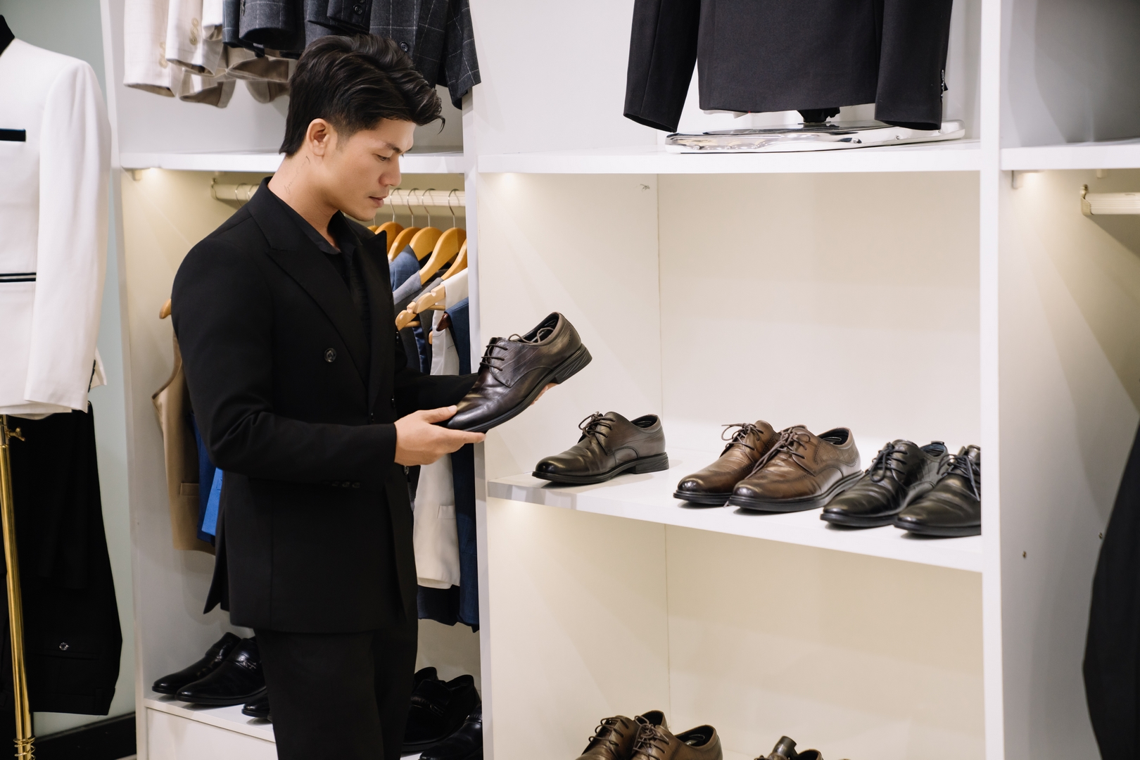 Thuê Giày Tây Nam 2026