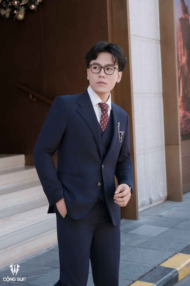 SUIT NAM SANG TRỌNG TẠI ĐỐNG ĐA 9