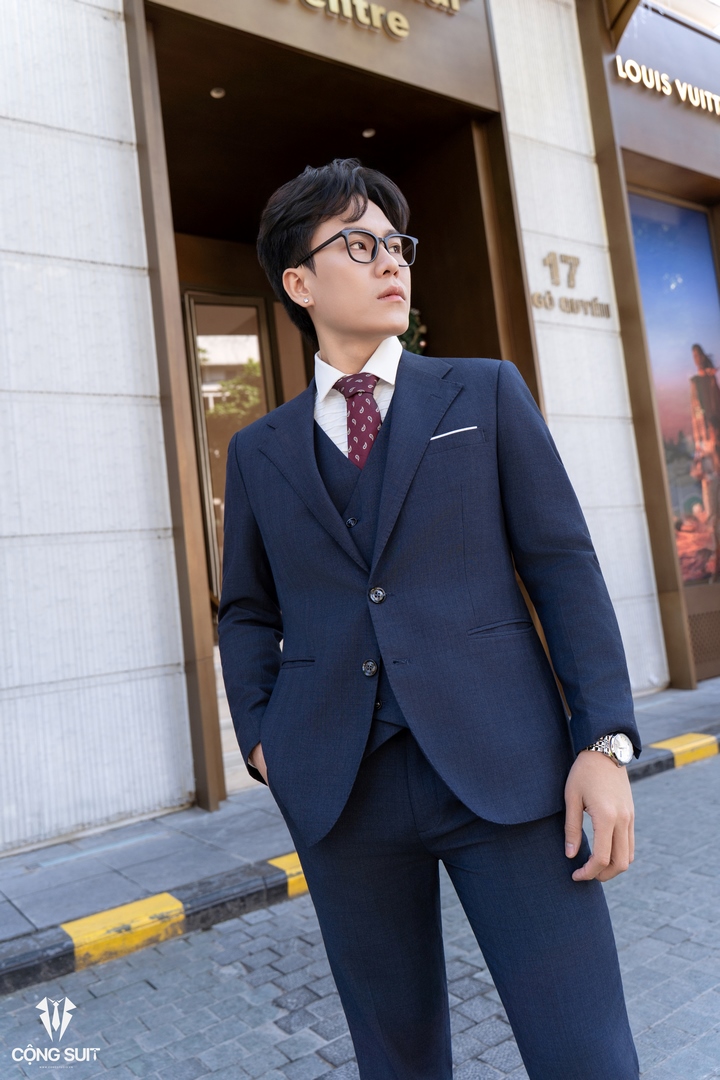 SUIT NAM SANG TRỌNG TẠI ĐỐNG ĐA 20