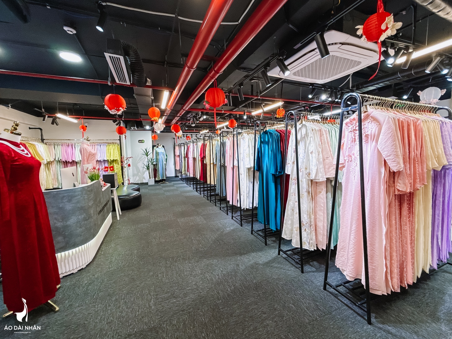 Áo dài nhân long biên