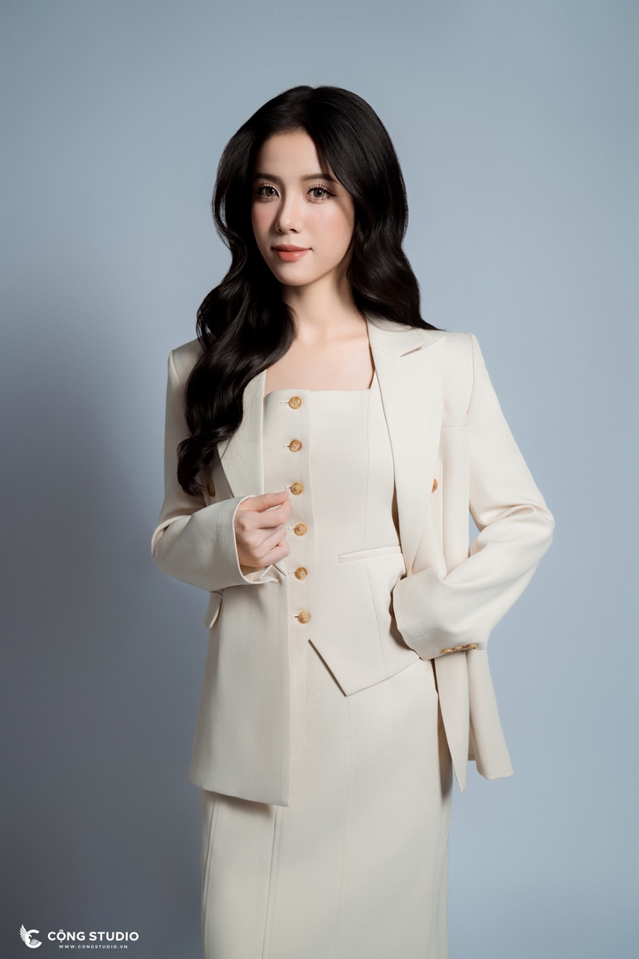 Chụp ảnh profile nữ vest trắng (10)