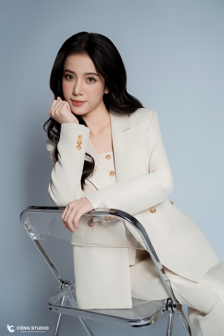 Chụp ảnh profile nữ vest trắng (3)