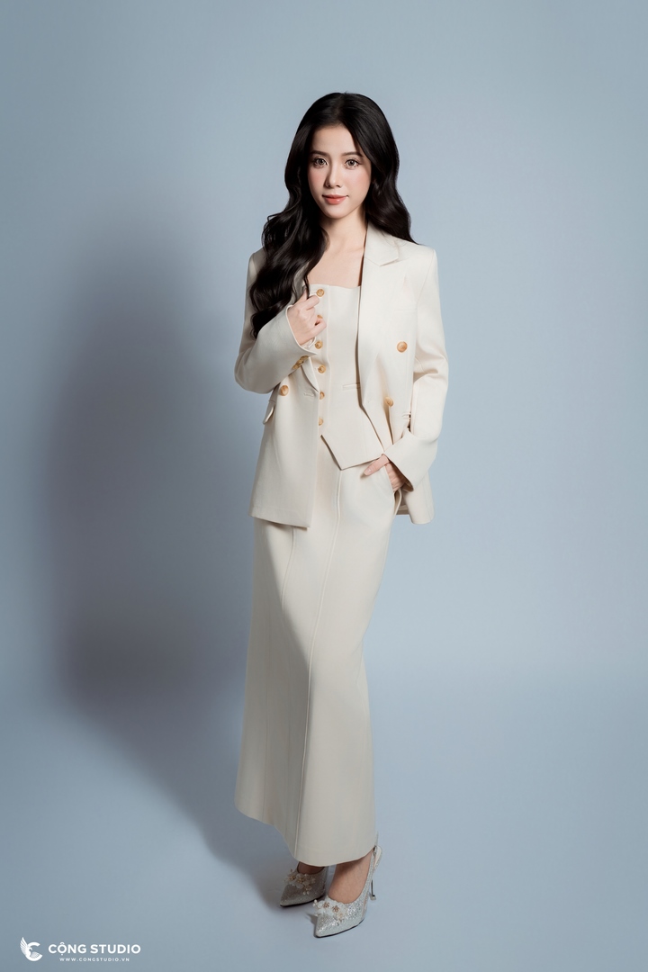 Chụp ảnh profile nữ vest trắng (6)