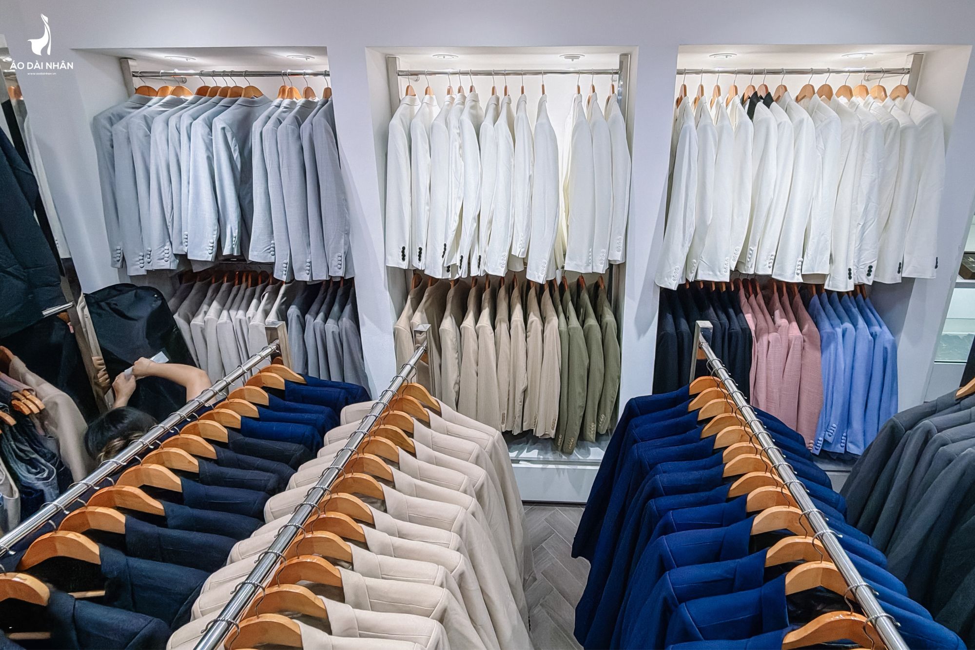 thuê vest sự kiện đa dạng mẫu mã, giá thành hợp lý