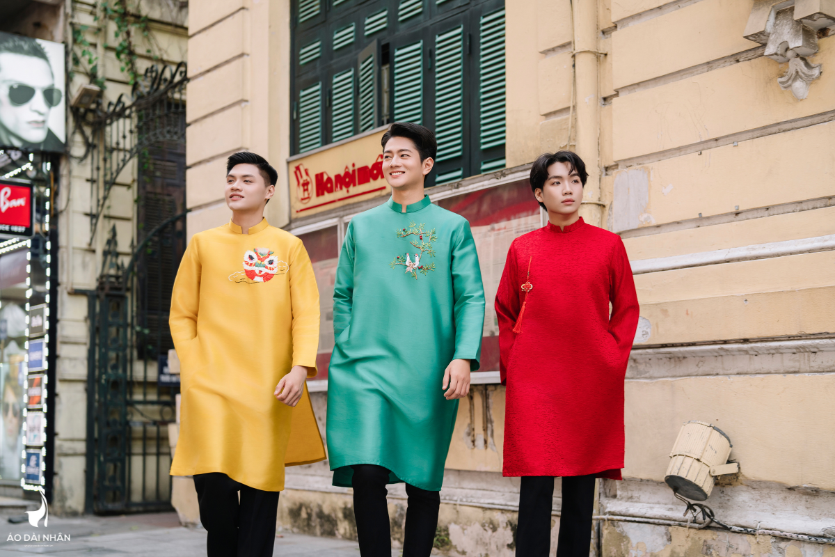 Áo Dài Nam Phối Vest Là Gì? Sự Giao Thoa Hài Hoà Thời Trang Đông – Tây
