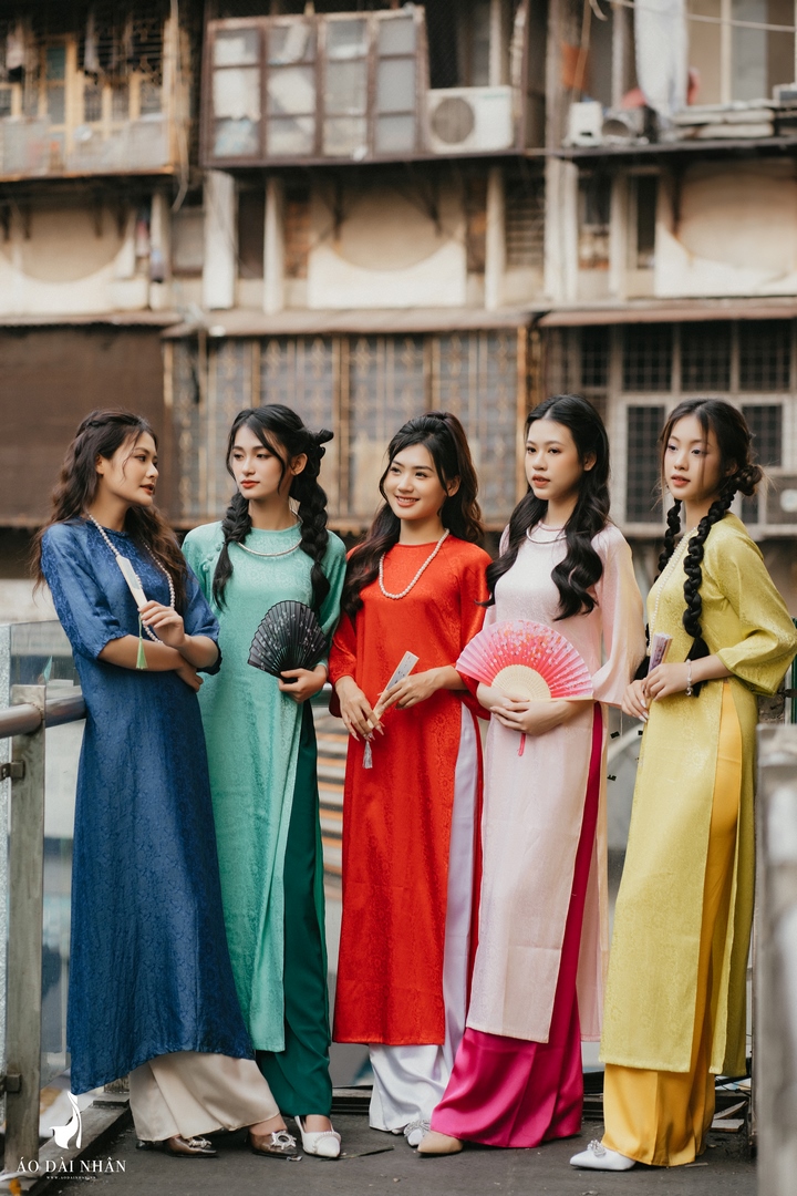 BỘ SƯU TẬP YẾN HỘI ÁO DÀI NHÂN SÀI GÒN (26)