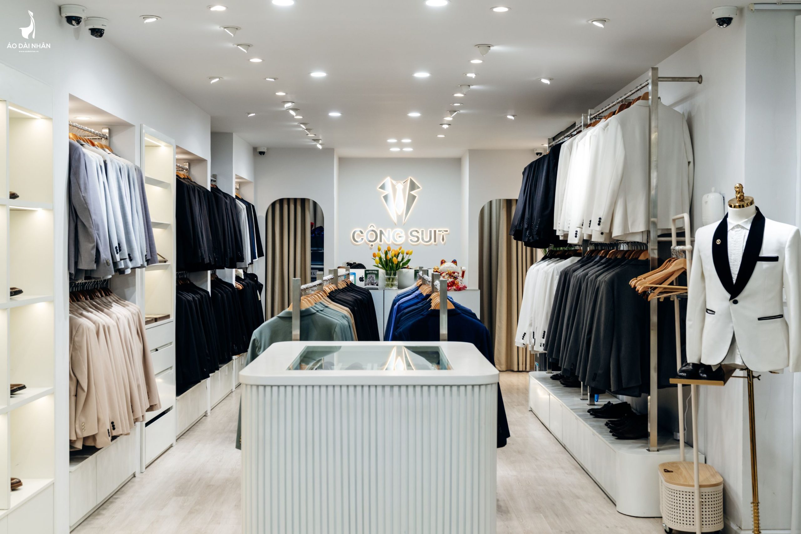 Cho thuê vest kỷ yếu giá rẻ, chất lượng, trọn gói tại Sài Gòn