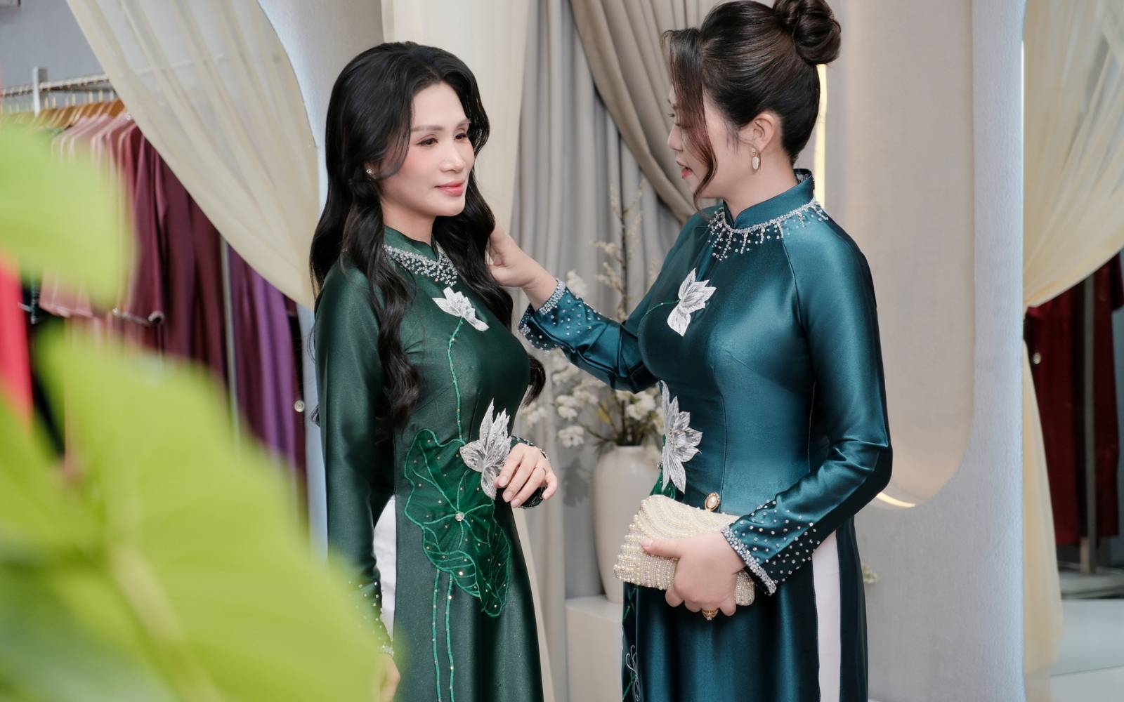 Hành Trình Tìm Chiếc Áo Dài Sui Gia Tại TP.HCM Của Mẹ!