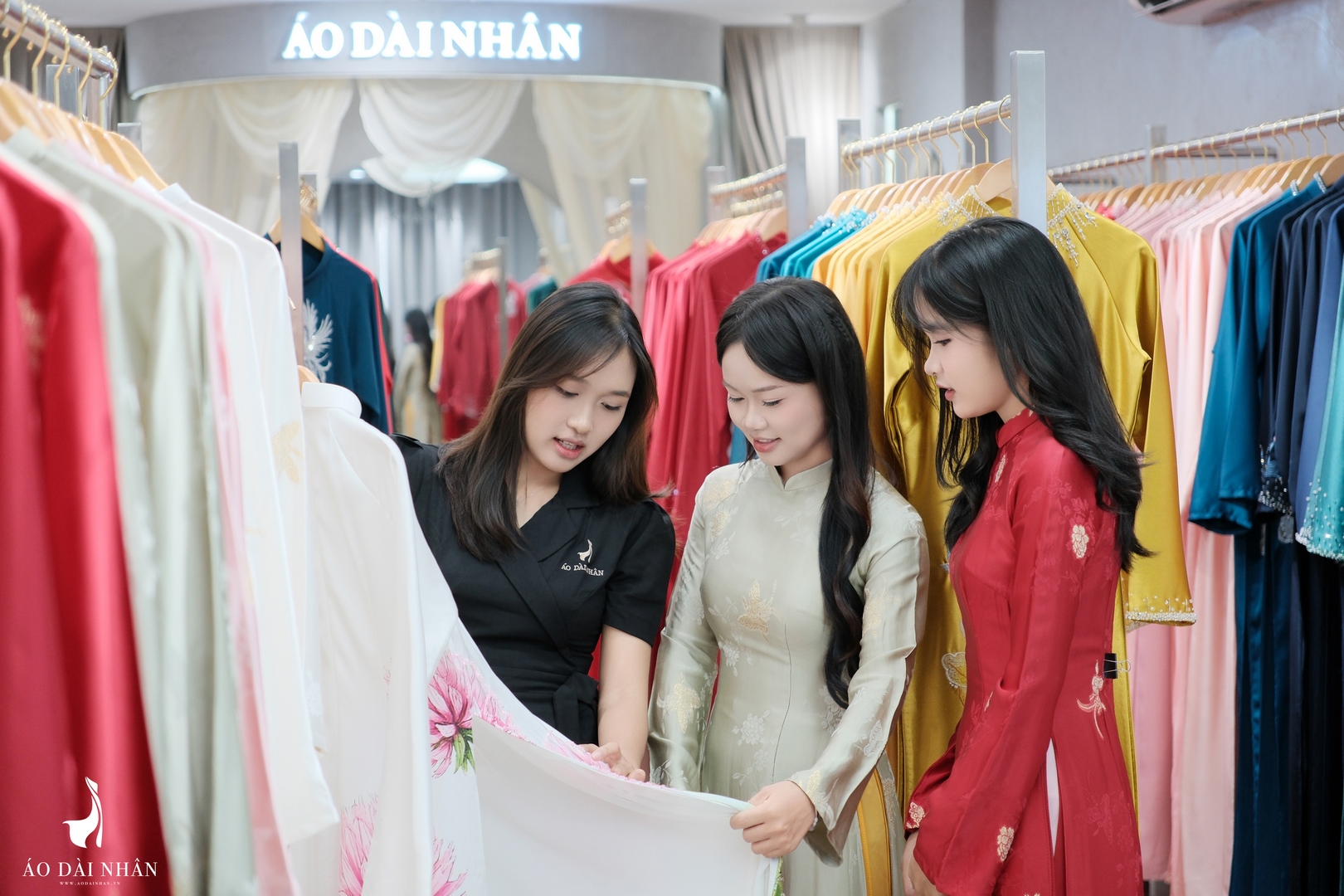 CHO THUÊ ÁO DÀI QUẬN TÂY HỒ 