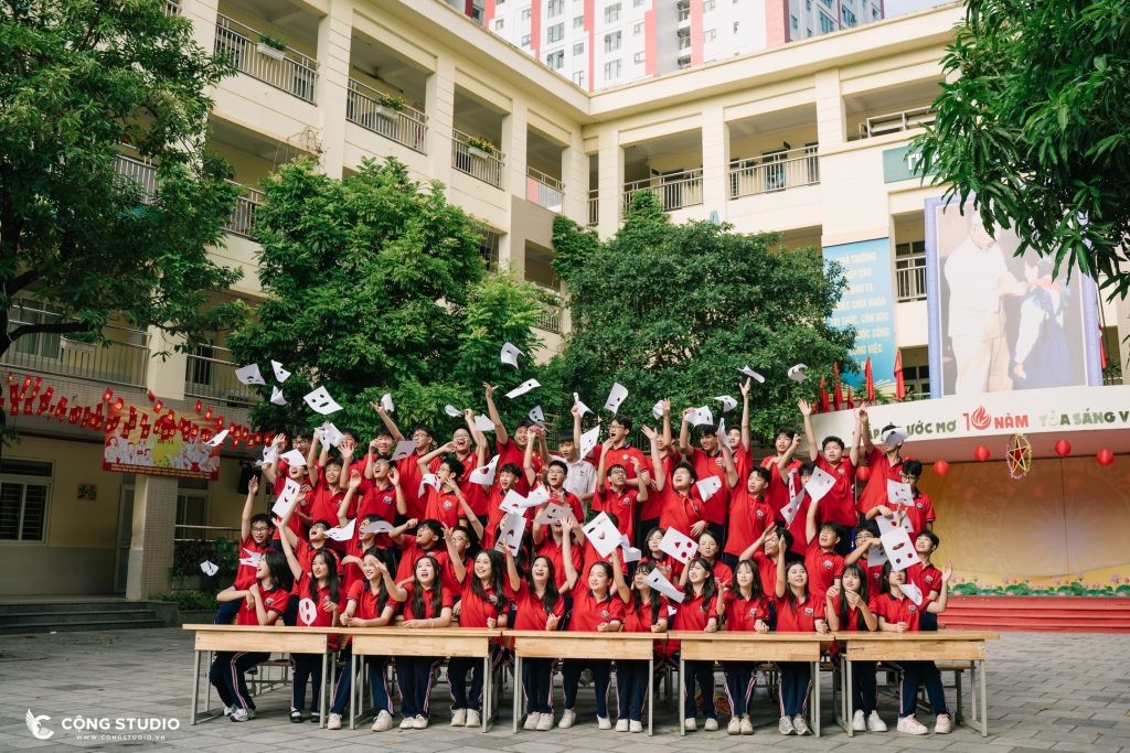 Cách Chụp Kỷ Yếu Lớp Đông Đảm Bảo Đủ Ảnh Cá Nhân