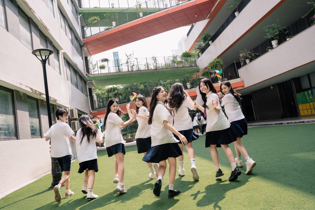 Chụp Kỷ Yếu Bao Nhiêu Tiền? Bảng Giá Mới Nhất 2026